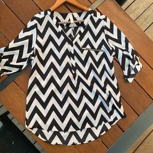 Tacera Blank and White Print Blouse